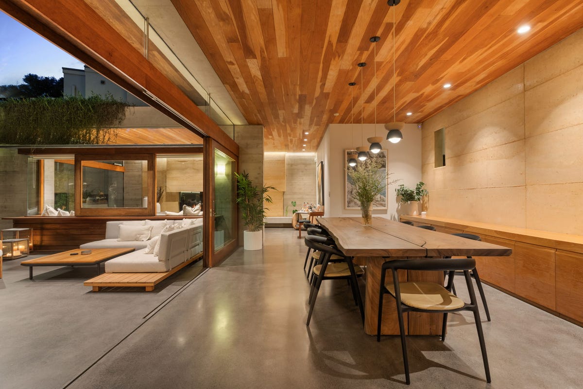 Living and dining zone